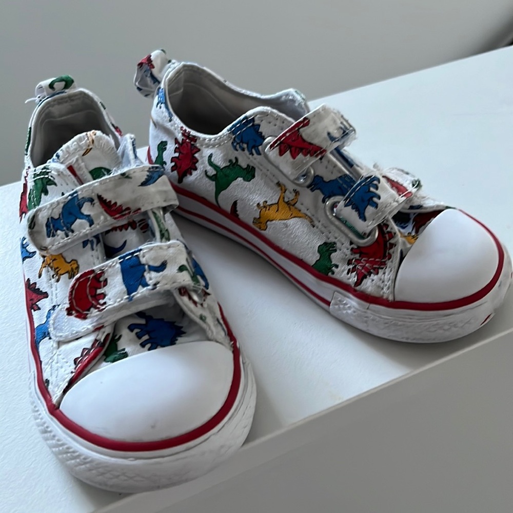 Boys Dinoverse Converse Velcro shoes size 9